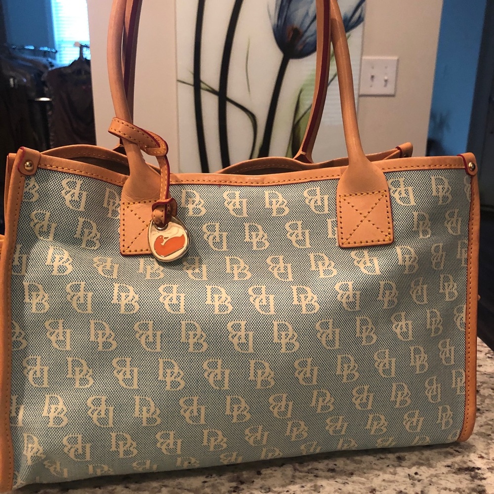 Pristine, Never Worn, Authentic Dooney & Burke Tote w/ Pockets. 12.5in H x 6in W